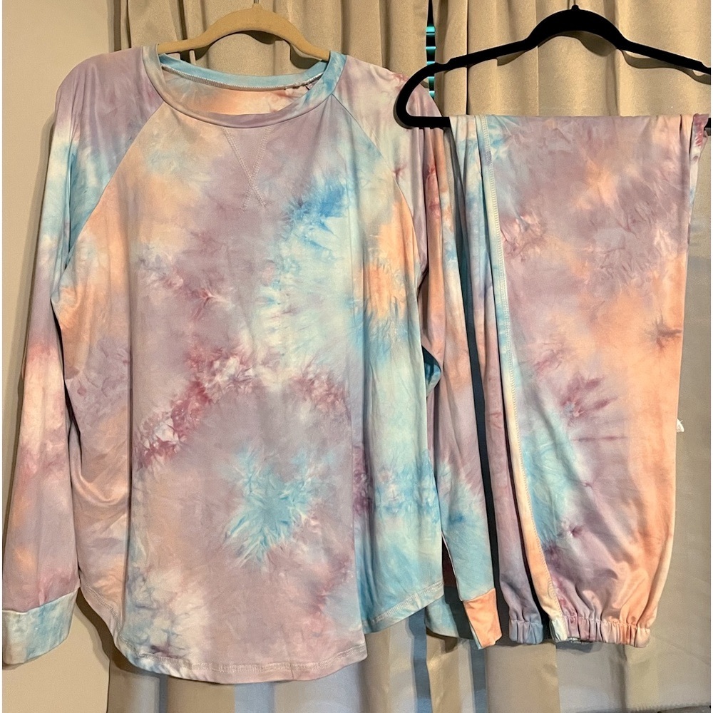 Beautiful tie dye jogger set